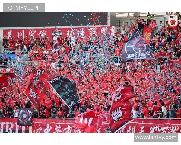 球迷远征助力球队客场作战打造热烈主场氛围的精彩瞬间